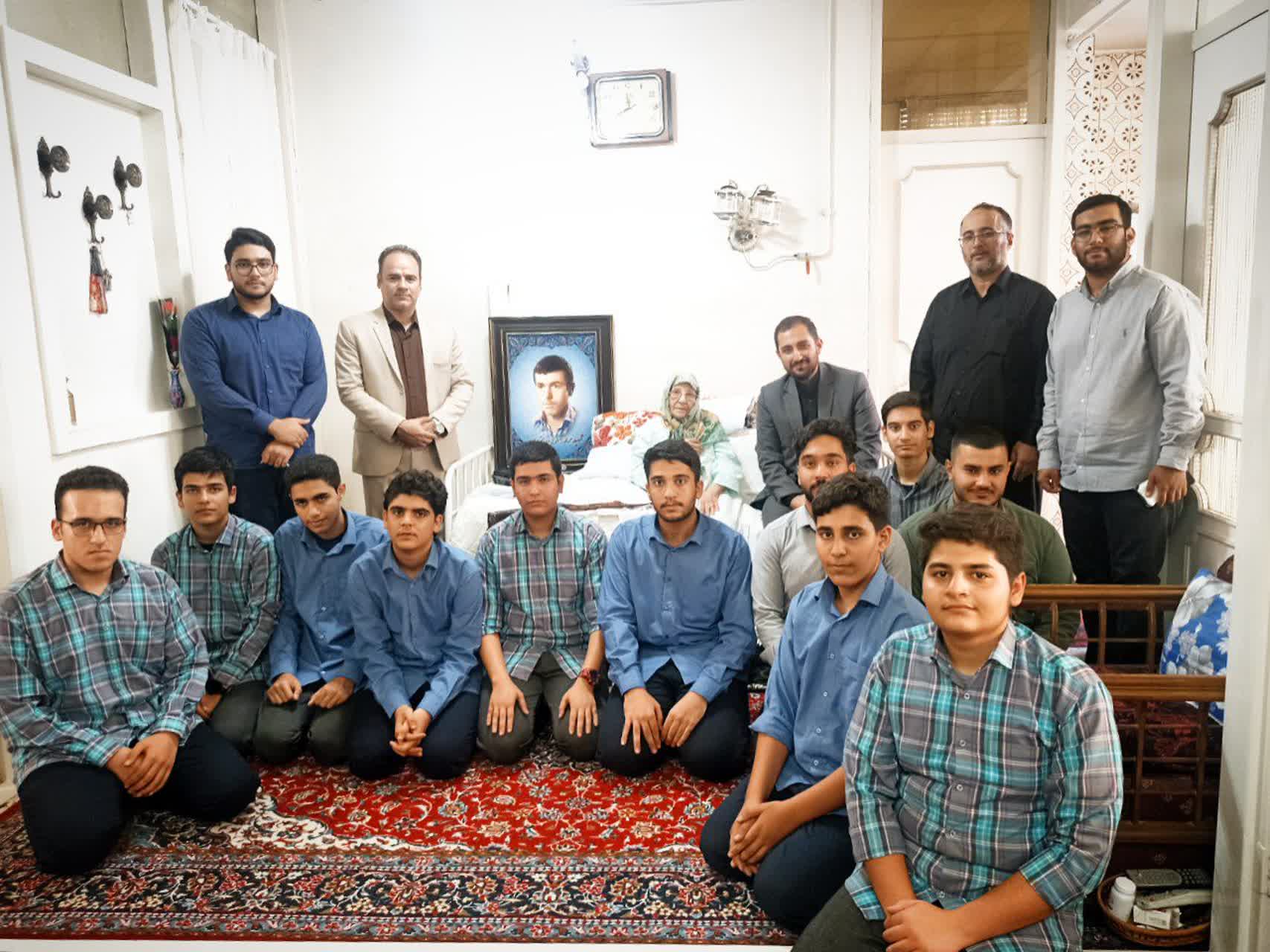 تصویر خبر: دیدار از خانواده عزیز شهدا